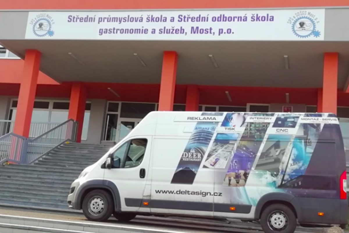 Informační cedule pro střední školu