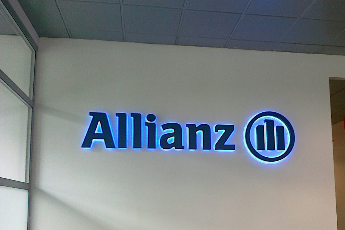 svetelna reklama allianz