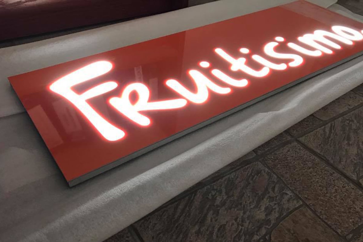 svetelny-panel-reklama-jednostranny fruitisimo